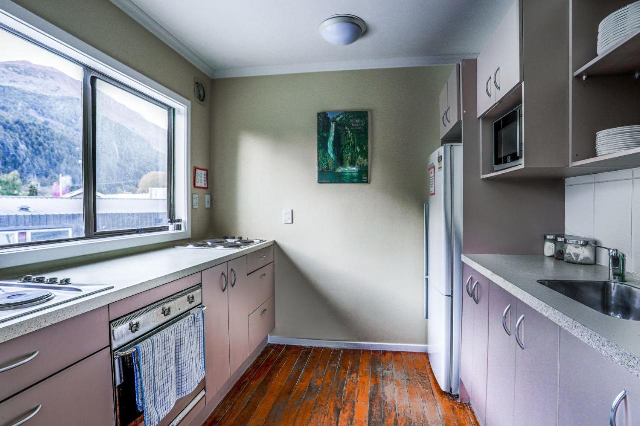 Aspen Lodge Backpackers ควีนส์ทาวน์ ภายนอก รูปภาพ