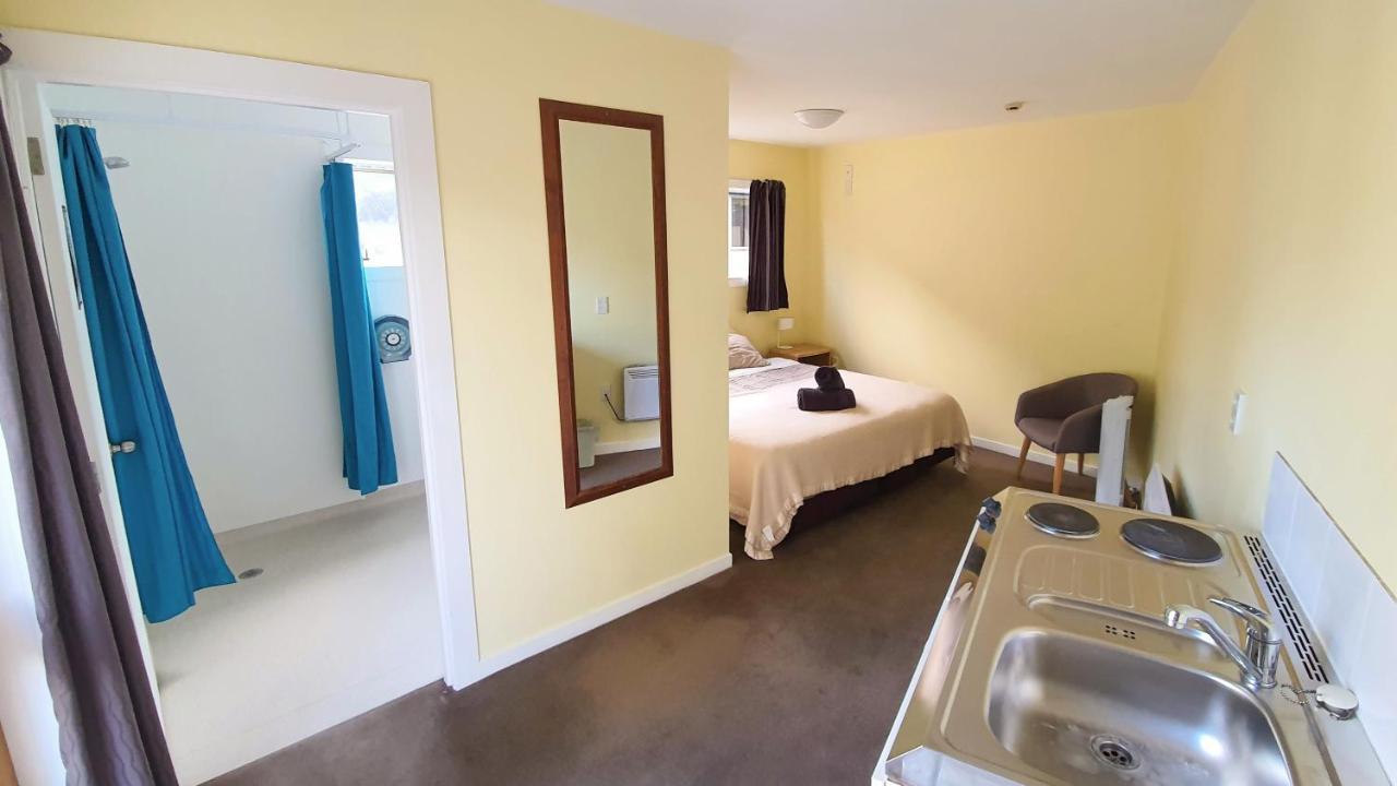 Aspen Lodge Backpackers ควีนส์ทาวน์ ภายนอก รูปภาพ
