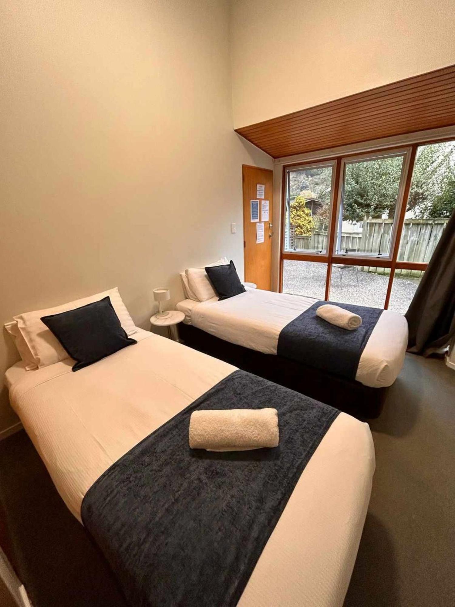 Aspen Lodge Backpackers ควีนส์ทาวน์ ภายนอก รูปภาพ