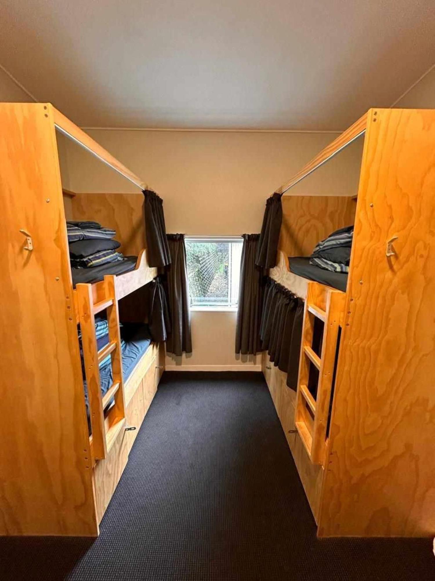 Aspen Lodge Backpackers ควีนส์ทาวน์ ภายนอก รูปภาพ