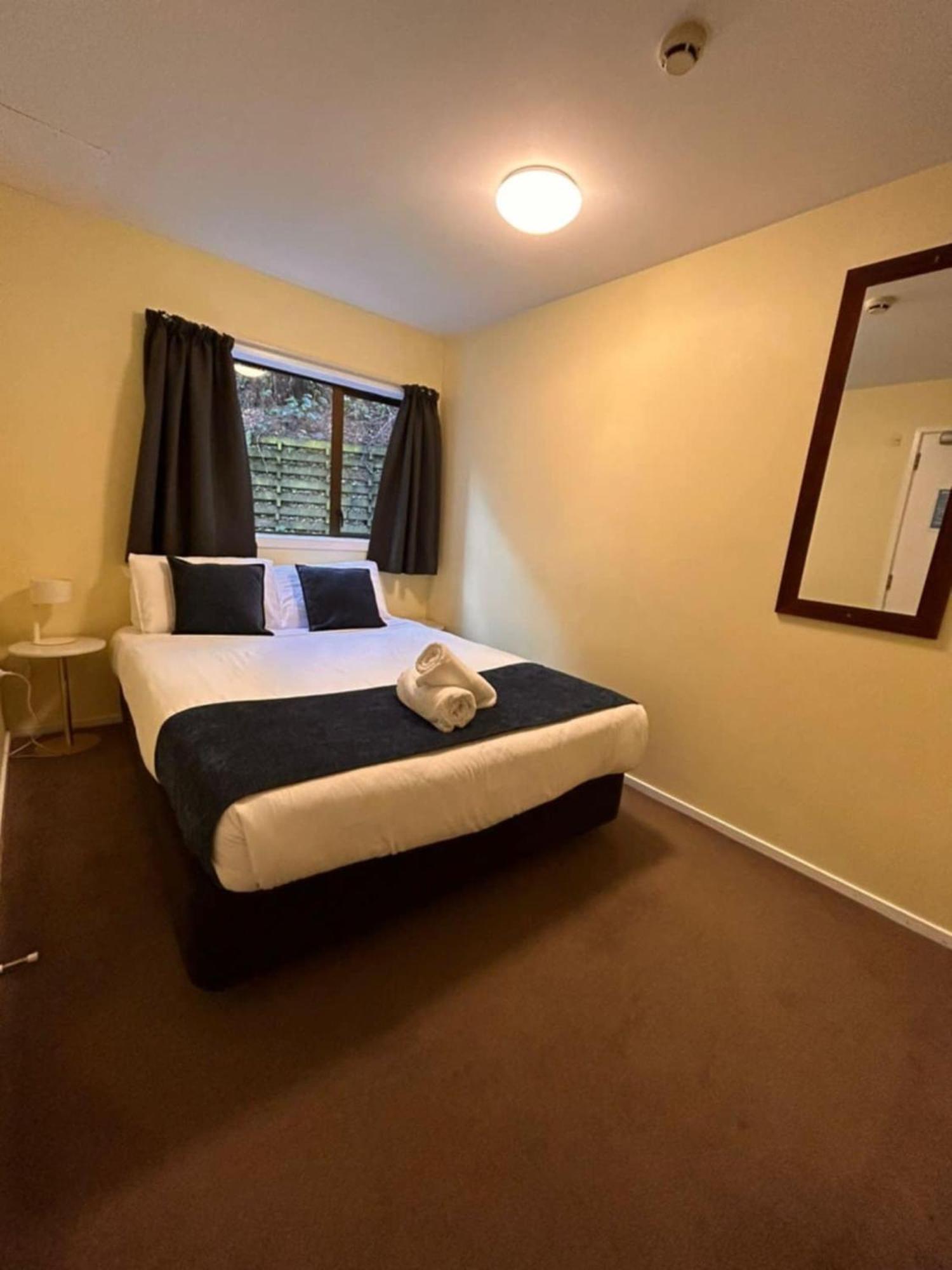 Aspen Lodge Backpackers ควีนส์ทาวน์ ภายนอก รูปภาพ