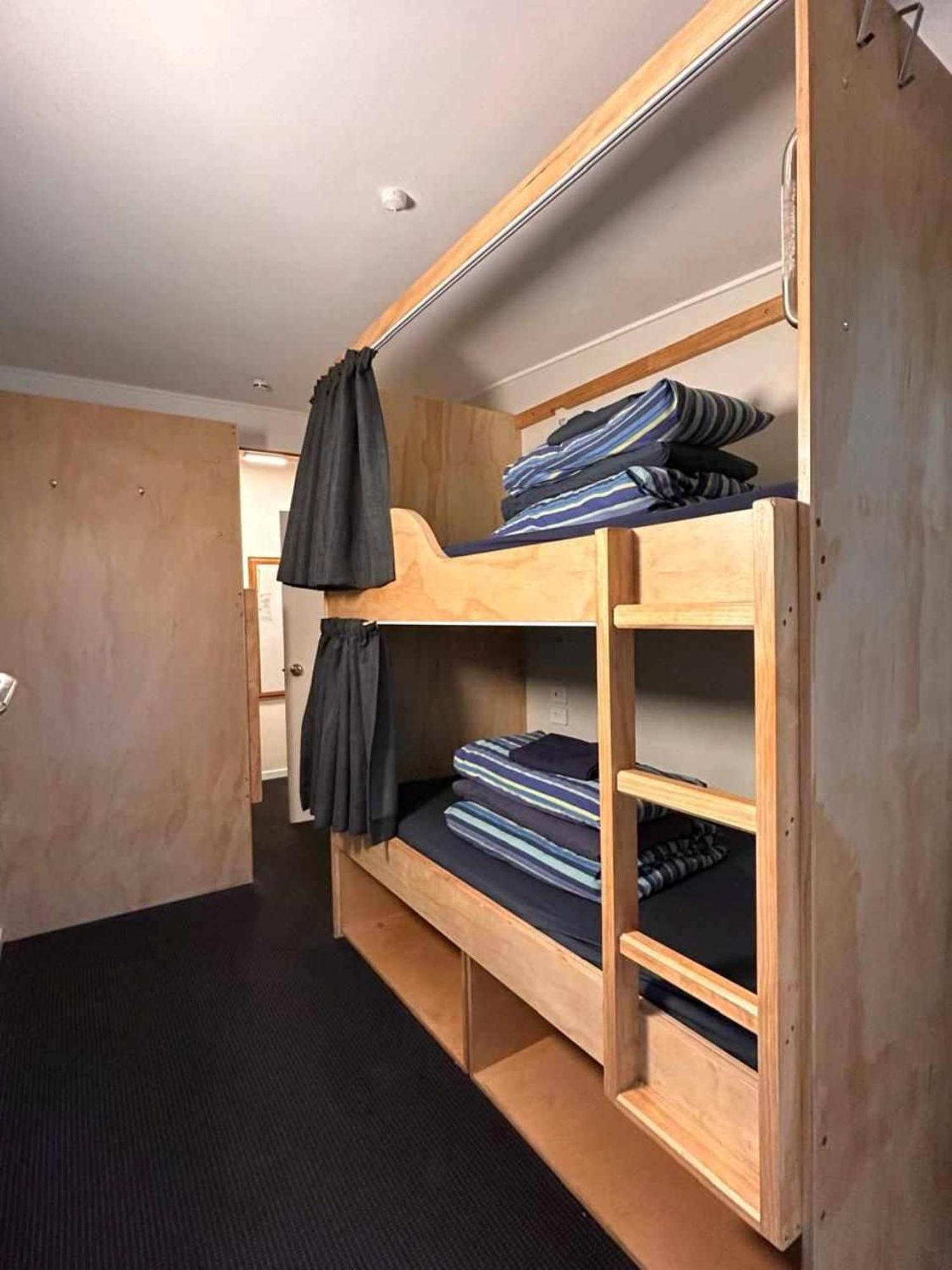 Aspen Lodge Backpackers ควีนส์ทาวน์ ภายนอก รูปภาพ